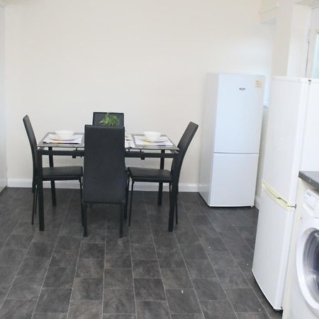 Contractor'S Haven- 4-Bedroom House With Free Parking, Super Fast Wifi, Fran Properties In Aylesbury, Pets Are Welcome! Aylesbury  Ngoại thất bức ảnh