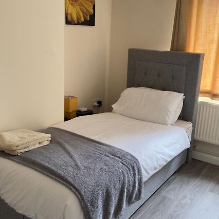 Contractor'S Haven- 4-Bedroom House With Free Parking, Super Fast Wifi, Fran Properties In Aylesbury, Pets Are Welcome! Aylesbury  Ngoại thất bức ảnh