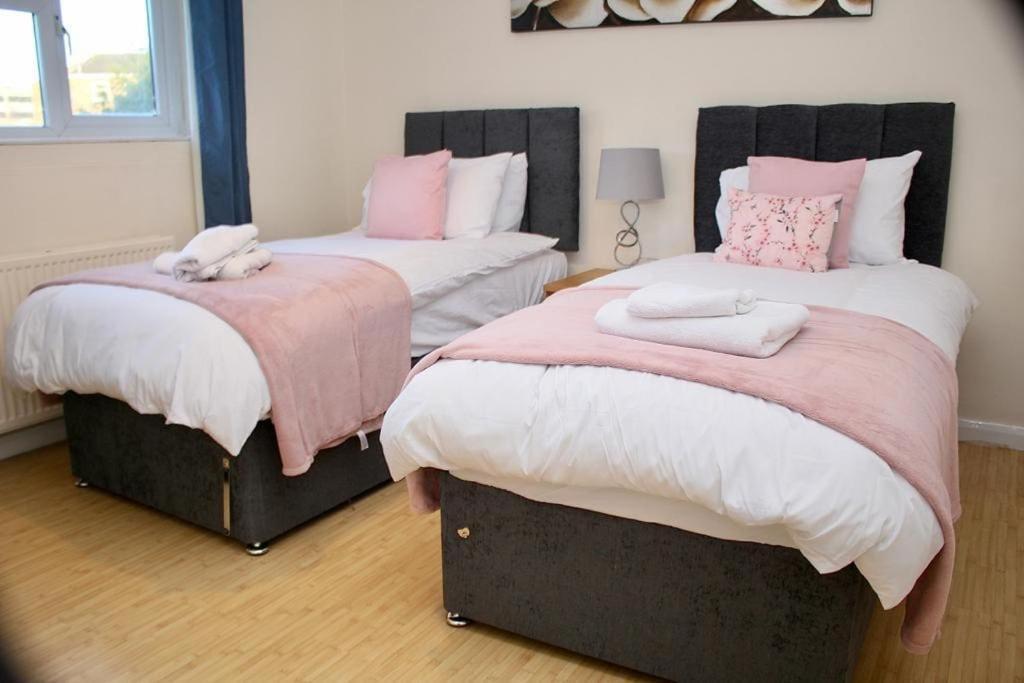 Contractor'S Haven- 4-Bedroom House With Free Parking, Super Fast Wifi, Fran Properties In Aylesbury, Pets Are Welcome! Aylesbury  Ngoại thất bức ảnh
