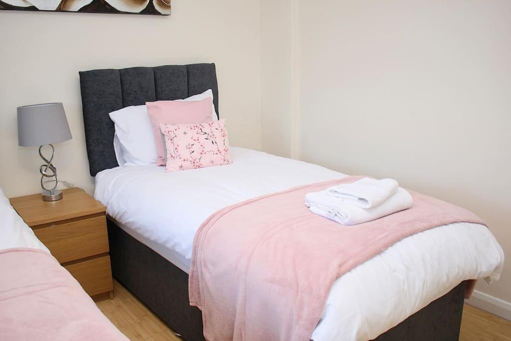 Contractor'S Haven- 4-Bedroom House With Free Parking, Super Fast Wifi, Fran Properties In Aylesbury, Pets Are Welcome! Aylesbury  Ngoại thất bức ảnh