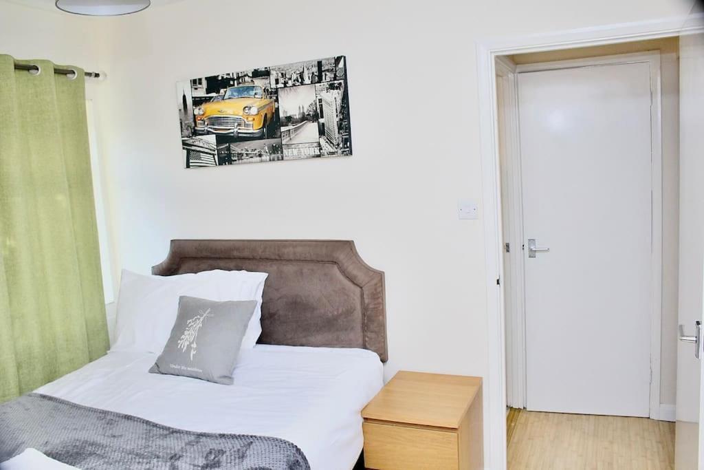 Contractor'S Haven- 4-Bedroom House With Free Parking, Super Fast Wifi, Fran Properties In Aylesbury, Pets Are Welcome! Aylesbury  Ngoại thất bức ảnh
