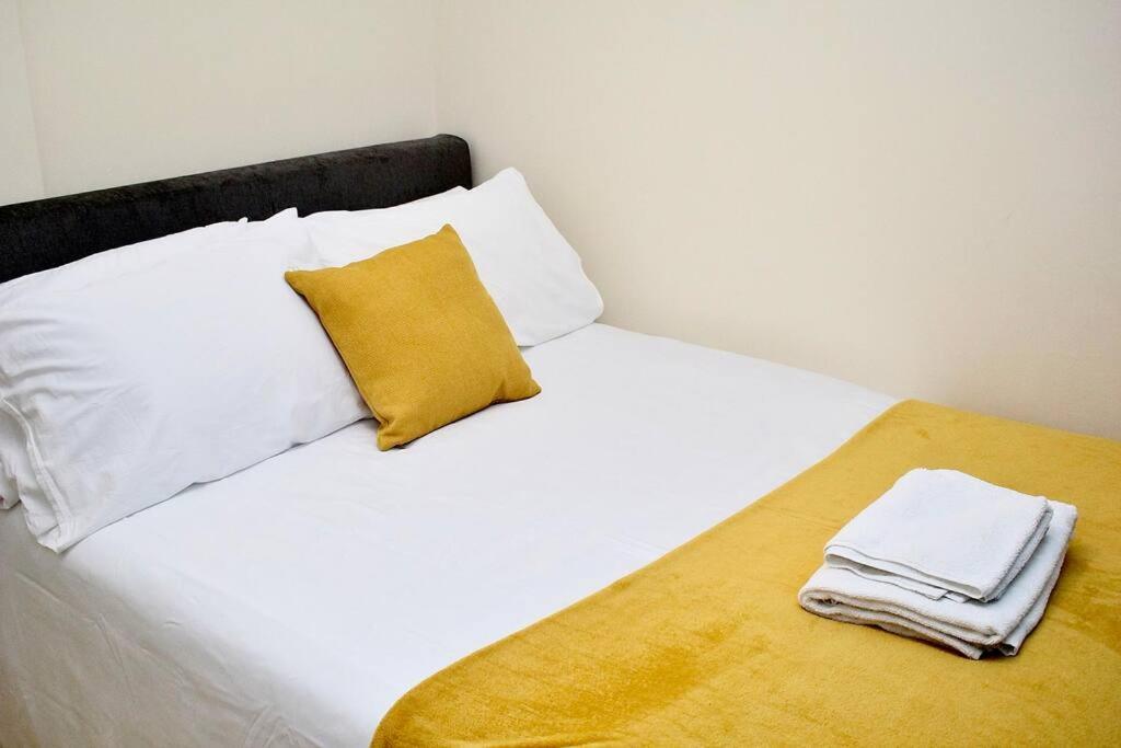 Contractor'S Haven- 4-Bedroom House With Free Parking, Super Fast Wifi, Fran Properties In Aylesbury, Pets Are Welcome! Aylesbury  Ngoại thất bức ảnh