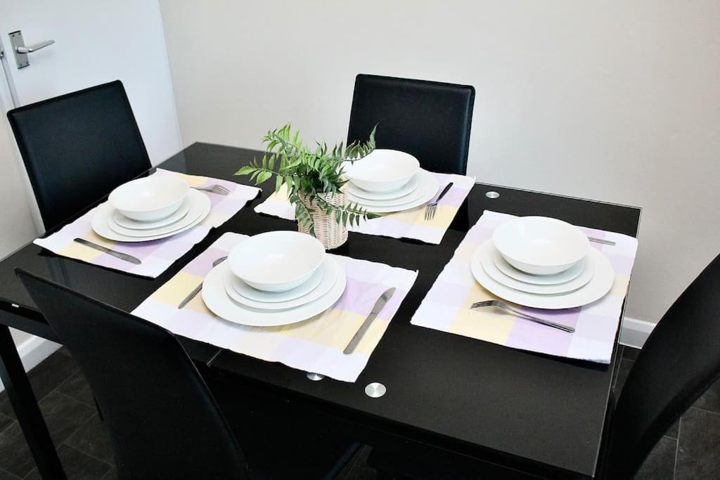 Contractor'S Haven- 4-Bedroom House With Free Parking, Super Fast Wifi, Fran Properties In Aylesbury, Pets Are Welcome! Aylesbury  Ngoại thất bức ảnh