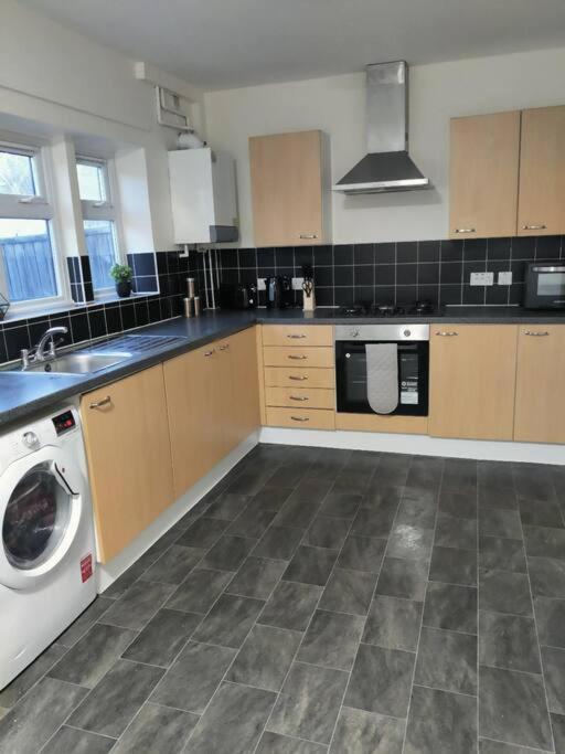 Contractor'S Haven- 4-Bedroom House With Free Parking, Super Fast Wifi, Fran Properties In Aylesbury, Pets Are Welcome! Aylesbury  Ngoại thất bức ảnh