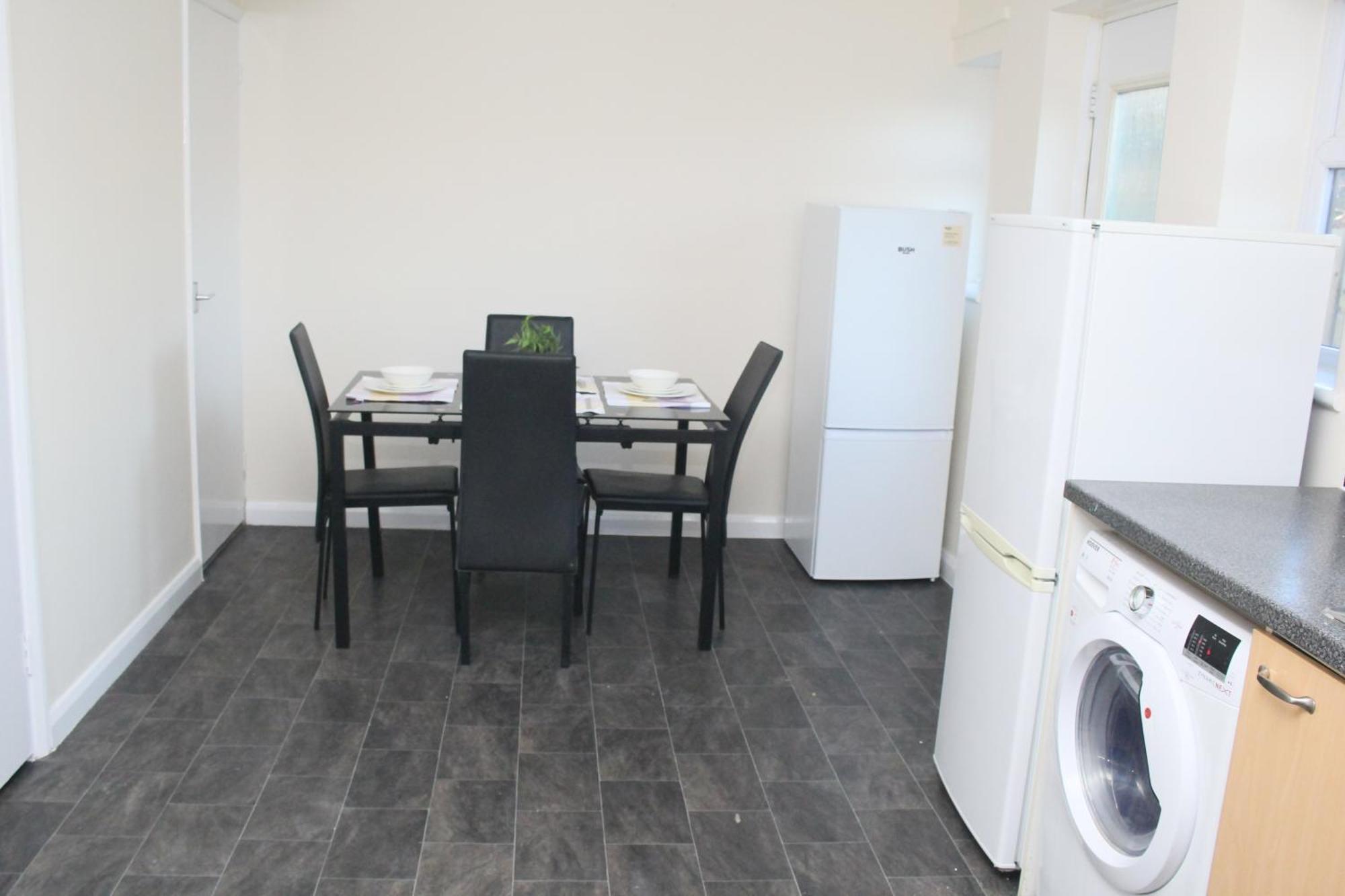 Contractor'S Haven- 4-Bedroom House With Free Parking, Super Fast Wifi, Fran Properties In Aylesbury, Pets Are Welcome! Aylesbury  Ngoại thất bức ảnh